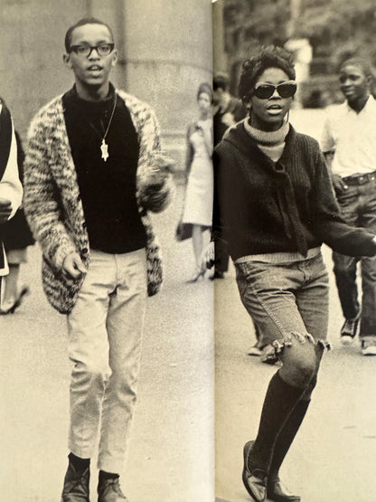 Interior shot - SUMIHARU WATANABE
Face of Washington Square (Washington Hiroba no Kao), 1965. Two black and white photos of people from the past, one with a person in a patterned coat and glasses, the other with a person in sunglasses and a turtleneck.